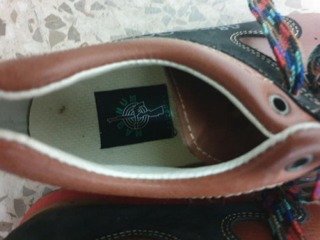 Se vende zapatos de tiro marca Magnum, se han usado un par de veces, estan impecablee, como nuevos.
Numero 01