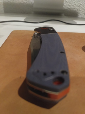 Vendo una replica de la navaja BENCHMADE CROOKED RIVER,es una replica de buena calidad,es nueva,no se 02