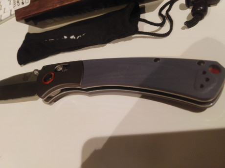 Vendo una replica de la navaja BENCHMADE CROOKED RIVER,es una replica de buena calidad,es nueva,no se 01