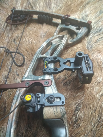 Arco de caza Hoyt Rampage de 50 - 60 libras de potencia. Apertura regulable de 27 a 30 pulgadas para ajustar 01