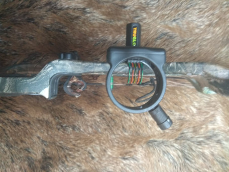 Arco de caza Hoyt Rampage de 50 - 60 libras de potencia. Apertura regulable de 27 a 30 pulgadas para ajustar 10