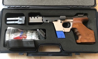 Sigue en venta:
Walther GSP Expert del 32wc con kit 22Lr. Tanto el arma como el kit están en un estado 01