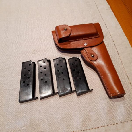 Tengo un amigo que no tiene Internet y pone a la venta 4 Cargadores para ASTRA 400 o Ascaso y una funda 00