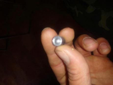 Hola, os enseño esta maquina artesanal que hizo un armero de mi pueblo fanatico del tiro y la recarga. 21