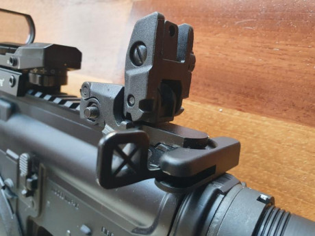 Vendo mi capricho porque no lo utilizo (he tirado menos de 100 balas). Es un S&W MP15  300 blackout 00
