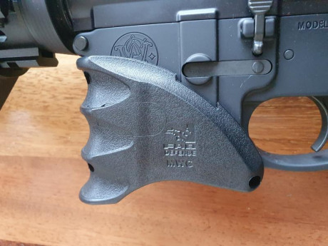Vendo mi capricho porque no lo utilizo (he tirado menos de 100 balas). Es un S&W MP15  300 blackout 11