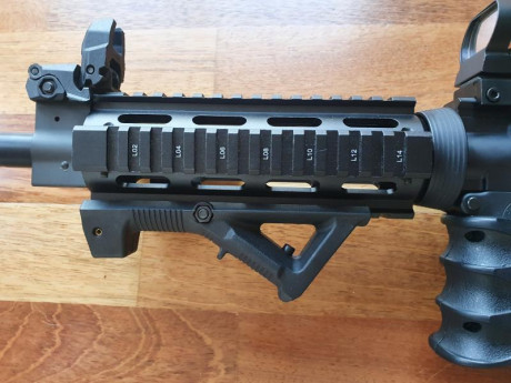 Vendo mi capricho porque no lo utilizo (he tirado menos de 100 balas). Es un S&W MP15  300 blackout 10