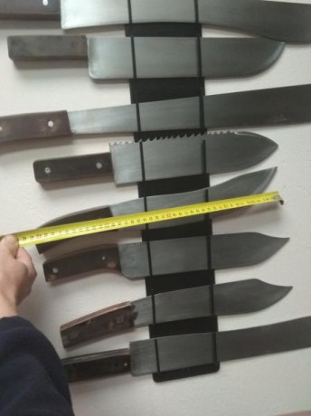 Hola,vendo esta colección de cuchillos y machetes,todos artesanales y hechos a mano,de acero y cortan
Se 00