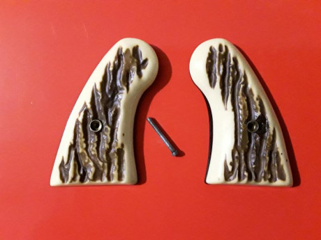  20200412_224641.jpg  20200412_224718.jpg 
Cachas Jay Scott para Colt Phyton, Officiers, Trooper y alguno 01