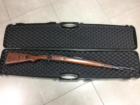 Vendo este MALETIN para RIFLE o ESCOPETA, con interior acolchado, de PVC muy robusto, en color verde. 01