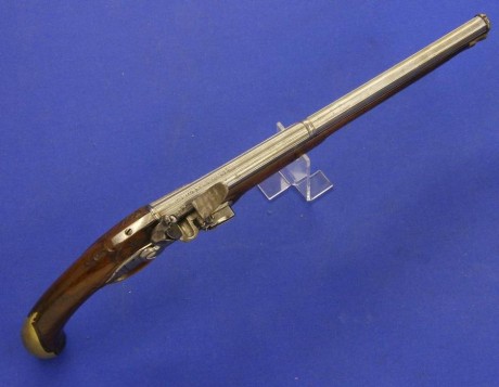 Voy a colocar unas fotos de un arma larga alemana de llave de mecha del siglo XVI. 142