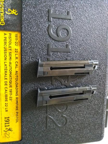 ((Buenas a tod@s , vendo dos cargadores de la Browning Black  Lebel cal 22 , en perfecto estado y sin 00