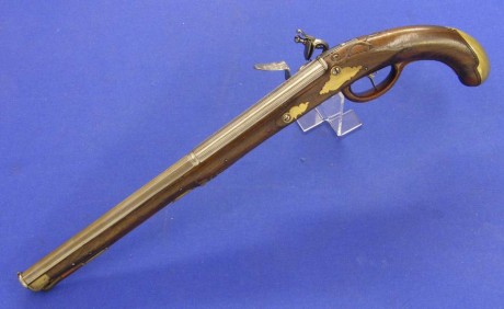 Voy a colocar unas fotos de un arma larga alemana de llave de mecha del siglo XVI. 141