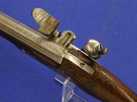 Voy a colocar unas fotos de un arma larga alemana de llave de mecha del siglo XVI. 152