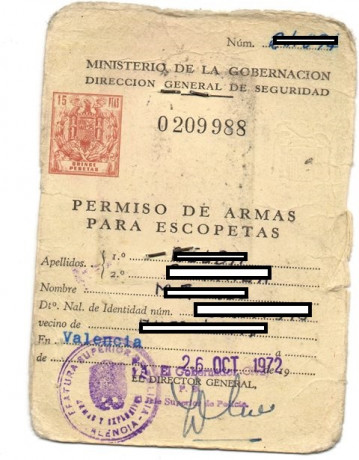 Cada licencia tenia  cinco cuerpos ósea  que se rellenaba por quintuplicado,,, no había ordenadores.

cada 00