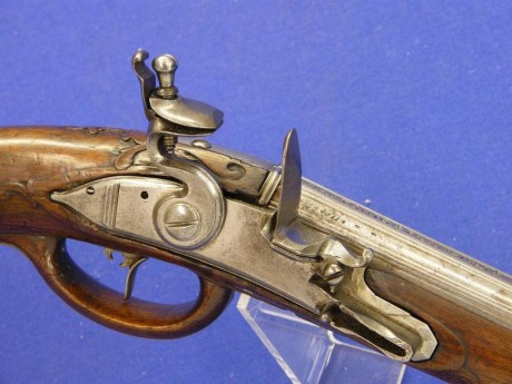 Voy a colocar unas fotos de un arma larga alemana de llave de mecha del siglo XVI. 161