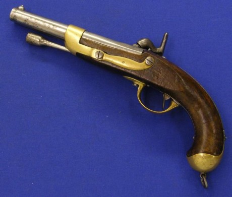 Voy a colocar unas fotos de un arma larga alemana de llave de mecha del siglo XVI. 171
