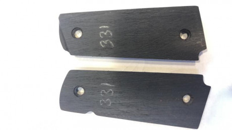 Vendo esta pareja de cachas para Colt 1911, son de madera de palo de rosa.

Muy bonitas y en perfecto 01