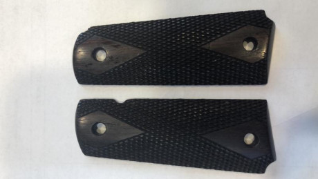 Vendo esta pareja de cachas para Colt 1911, son de madera de palo de rosa.

Muy bonitas y en perfecto 00