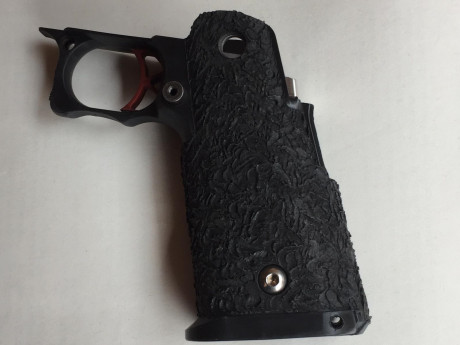 CACHA O GRIP DE EXTREMESHOOTERS para STI y compatibles, está NUEVA.
 https://www.extremeshooters.com/index.php?route=product/product&product_id=47 01