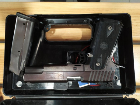 Buenos días. A las venta pistola STI calibre 45, modelo ACP, en un estado de uso 9/10. Guiable con licencia 00