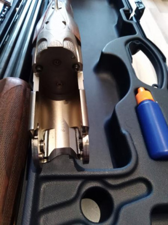 Se vende 686E TRAP de zurdo. 1150 Euro. envío incluido. La escopeta está nueva, prácticamente sin usar. 20