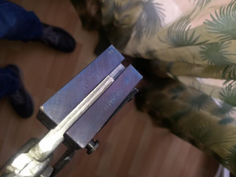 Vendo sin haberse estrenado, turquesa marca LYMAN de 4 cavidades con sus tenazas para realizar puntas 00