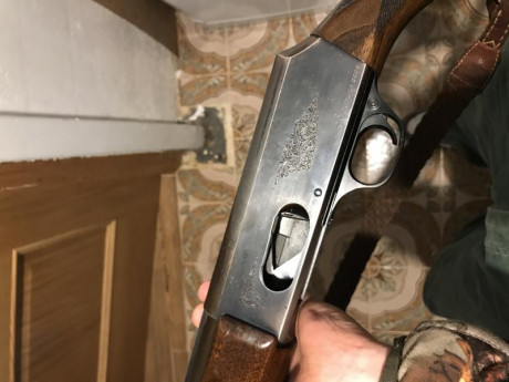 Buenas noches compañeros:
Vendo esta fantástica escopeta repetidora del calibre 12. En su lanzamiento 11