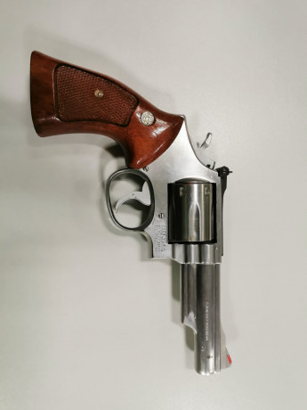 Buenas.
Vendo SMITH WESSON calibre 357 4", model 66 en buen estado, muchos años guardada en armero 00