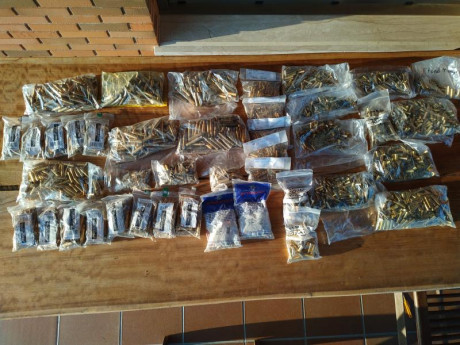 Se venden bainas la mayoria nuevas y algunas usadas.
También puntas y dais.
Mejor preguntar por WhatsApp 01