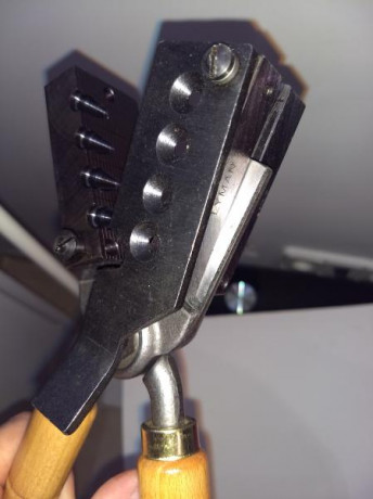 Vendo sin haberse estrenado, turquesa marca LYMAN de 4 cavidades con sus tenazas para realizar puntas 32