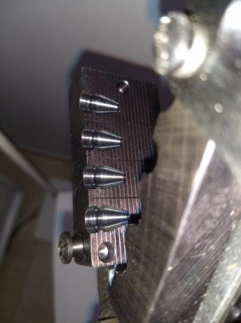 Vendo sin haberse estrenado, turquesa marca LYMAN de 4 cavidades con sus tenazas para realizar puntas 30