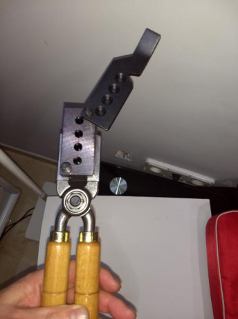 Vendo sin haberse estrenado, turquesa marca LYMAN de 4 cavidades con sus tenazas para realizar puntas 41