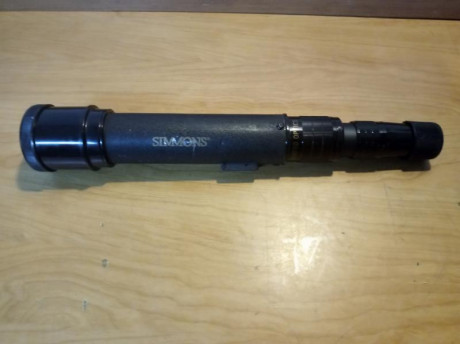 Telescopio Simmons modelo 1200 de 15-45x50, con algunos rasguños en el exterior pero óptica en muy buen 00