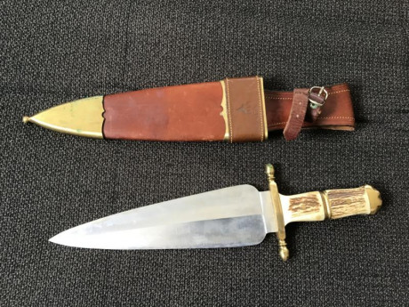 Vendo cuchillo de remate Muela Covarsi, con mango de asta de ciervo, y funda de lujo, usado alguna vez, 00