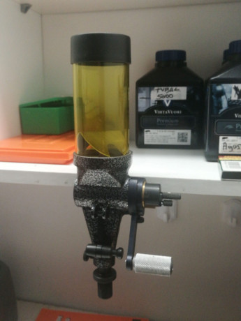 Dosificador lyman modelo 55 -
Precio 75€ + gasto de envío. 01