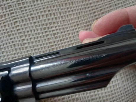 Revolver en perfecto estado, solo lo he usado para teóricas. Nunca he disparado con el
Esta guiado en 00