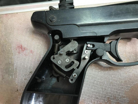 Buenas pues después de muchos años con esta pistola en el cajón desmontada porque no tenía fuerza me animo 01