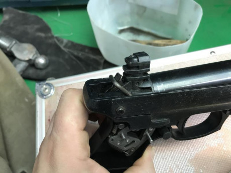 Buenas pues después de muchos años con esta pistola en el cajón desmontada porque no tenía fuerza me animo 00