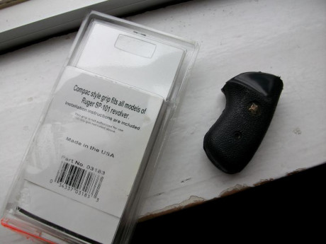 saludos: vendo unas cachas para revolver ruger SP-101 nuevas por 25 euros portes incluidos por correos. 00