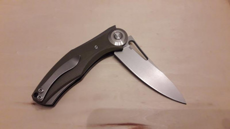 Navaja con hoja de acero d2 y apertura flipper y cachas g10 muy robusta.esta en Valencia .35€ envio incluido. 02