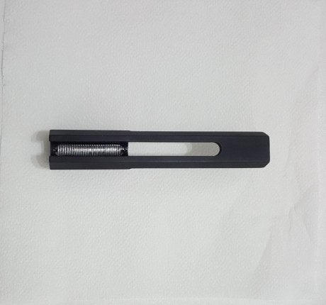   ***VENDIDO***            

Vendo contrapeso de aluminio con cubrecañón, original de Unique, y de 115 11