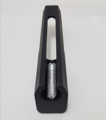   ***VENDIDO***            

Vendo contrapeso de aluminio con cubrecañón, original de Unique, y de 115 10