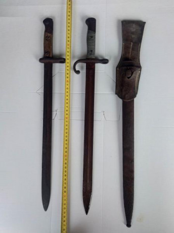 Buenas, tengo estas dos bayonetas que necesitaría ayuda de marca, modelo, precio aproximado o lo que vean 01