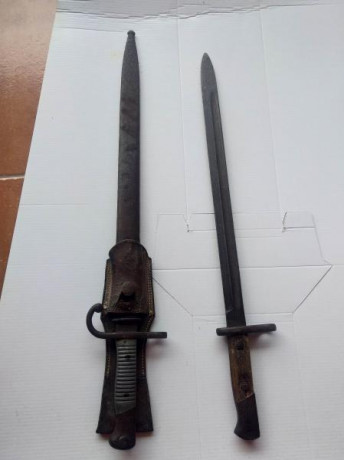 Buenas, tengo estas dos bayonetas que necesitaría ayuda de marca, modelo, precio aproximado o lo que vean 00