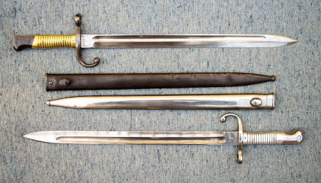 Buenas, tengo estas dos bayonetas que necesitaría ayuda de marca, modelo, precio aproximado o lo que vean 41