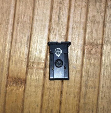 buenas.
vendo alza micrometrica para cz sp 01 y creo que tambien es compatible con la cz 75.  

Es nueva 02