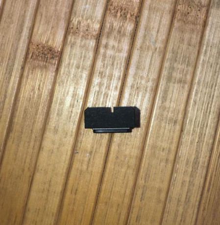 buenas.
vendo alza micrometrica para cz sp 01 y creo que tambien es compatible con la cz 75.  

Es nueva 00