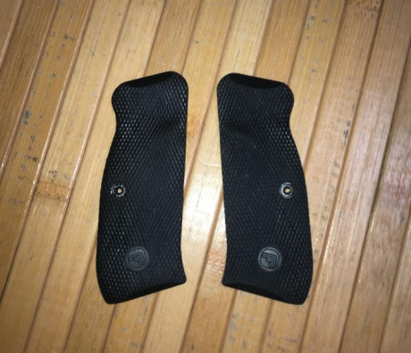 vendo cachas originales compatibles con cz sp01, cz75...
estan nadtante cuidadas

Precio 35 envio aparte

Tengo 00