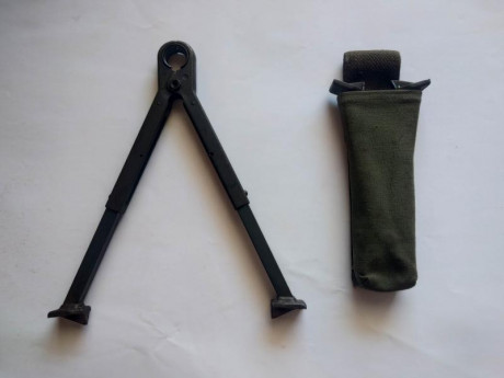 Vendo bipode extensible original del Cetme C, aunque también le vale a los cetmes L y LC.
Lleva funda 01